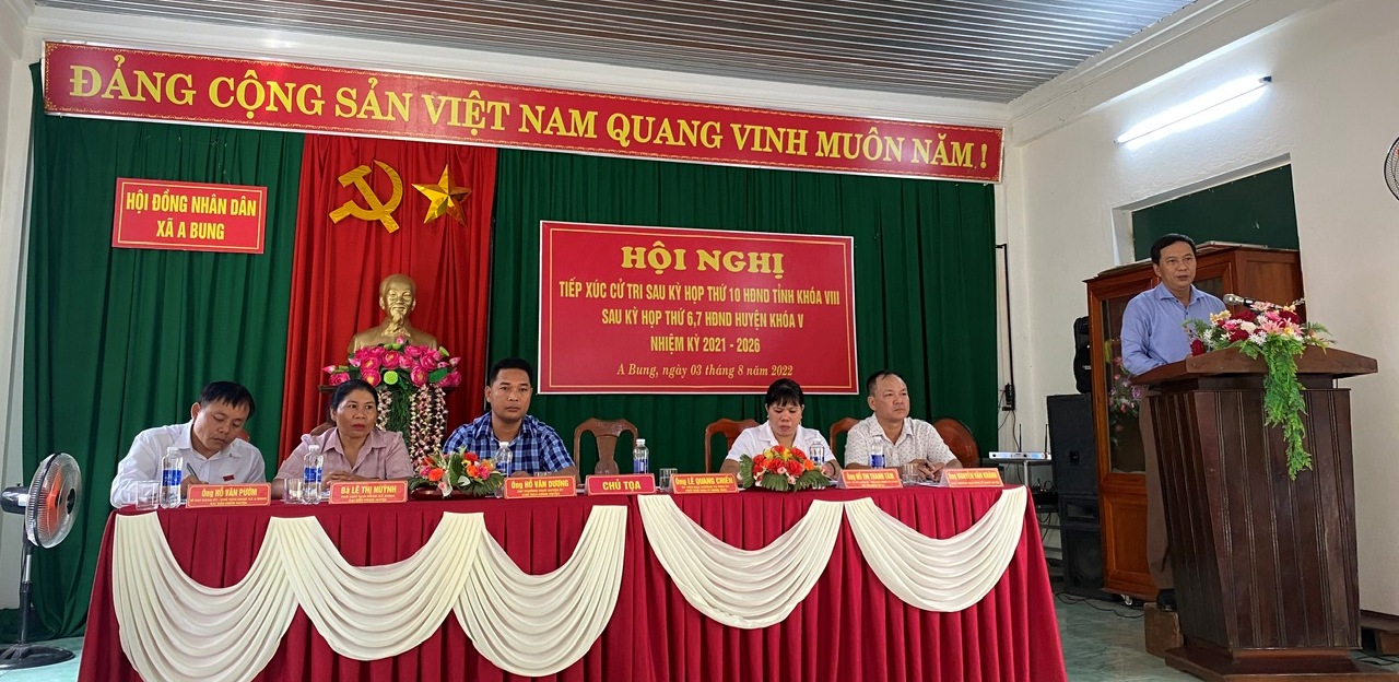 Phó Chủ tịch Thường trực HĐND tỉnh Lê Quang Chiến tiếp xúc cử tri tại xã A Vao, A Ngo và A Bung